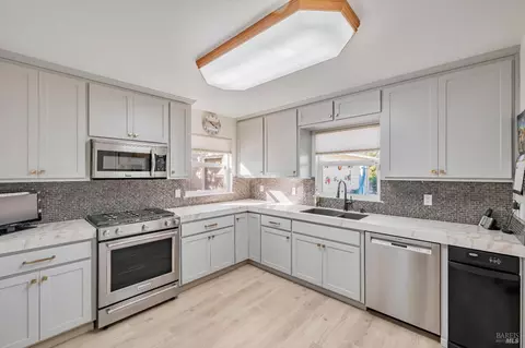 Kitchen - 1040 Stony Glen Ln, Cotati, CA 94931 photo 1 of 4