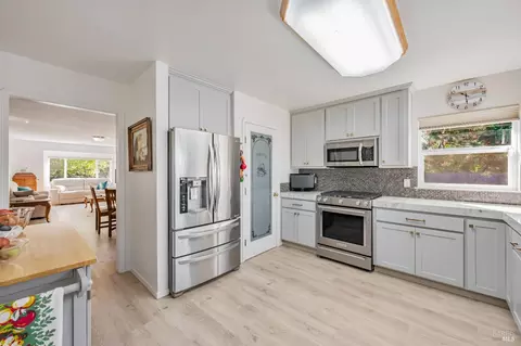 Kitchen - 1040 Stony Glen Ln, Cotati, CA 94931 photo 4 of 4