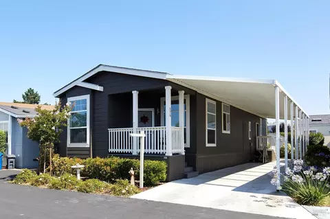 576 Birchwood Dr, Petaluma, CA 94954