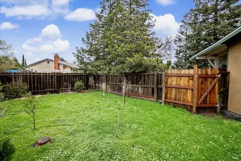 Exterior - 1213 Sprig Ct, Fairfield, CA 94533 photo 10 of 16