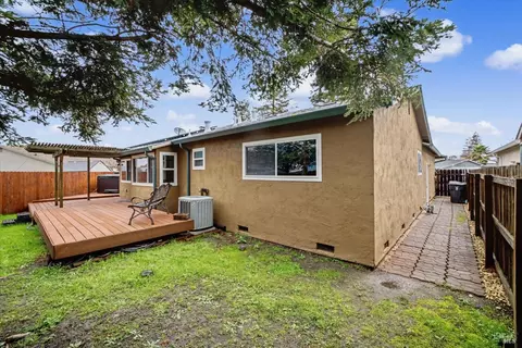 Exterior - 1213 Sprig Ct, Fairfield, CA 94533 photo 14 of 16
