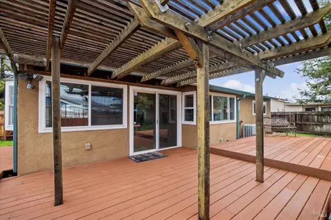 Exterior - 1213 Sprig Ct, Fairfield, CA 94533 photo 7 of 16