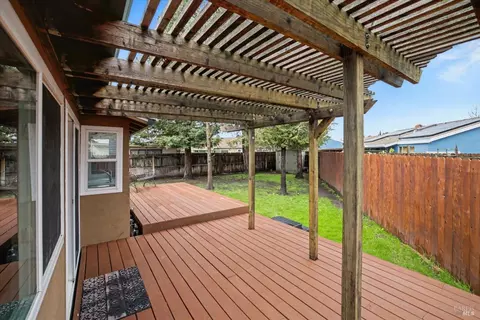 Exterior - 1213 Sprig Ct, Fairfield, CA 94533 photo 12 of 16