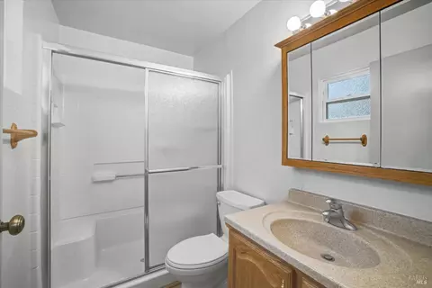 Bath - 1213 Sprig Ct, Fairfield, CA 94533 photo 1 of 2
