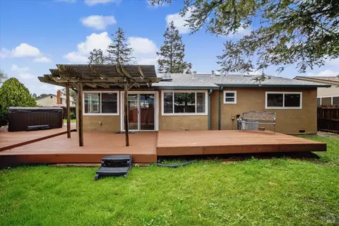 Exterior - 1213 Sprig Ct, Fairfield, CA 94533 photo 4 of 16