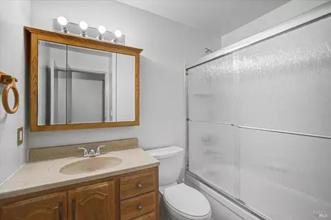 Bath - 1213 Sprig Ct, Fairfield, CA 94533 photo 2 of 2