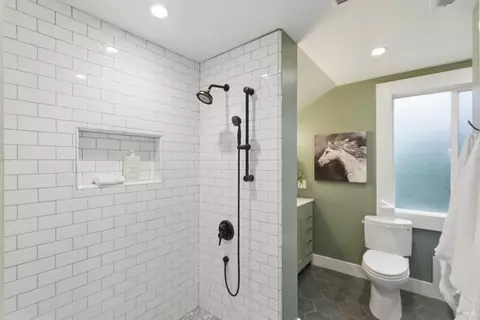 Bath - 225 Berna Ave, Napa, CA 94559 photo 2 of 5