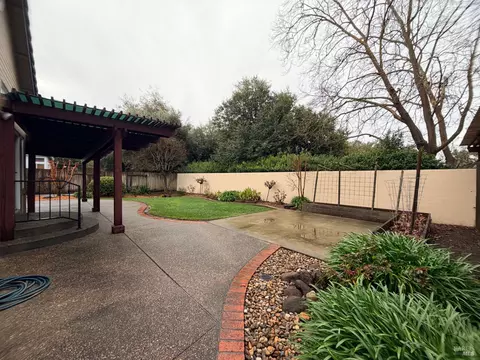 Exterior - 1717 Brompton St, Petaluma, CA 94954 photo 7 of 8