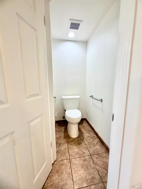 Bath - 1717 Brompton St, Petaluma, CA 94954 photo 2 of 3