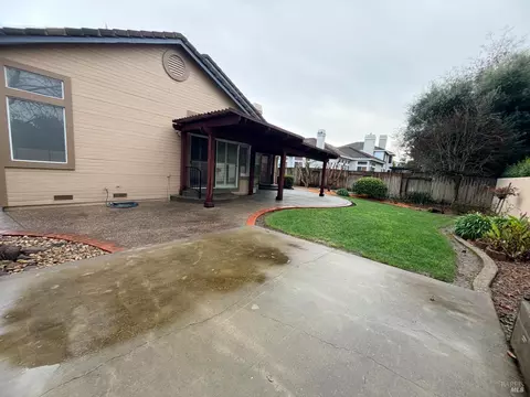Exterior - 1717 Brompton St, Petaluma, CA 94954 photo 5 of 8