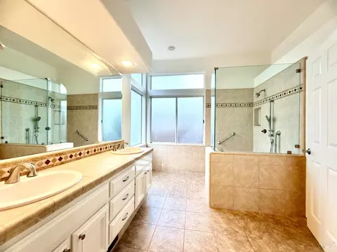 Bath - 1717 Brompton St, Petaluma, CA 94954 photo 1 of 3