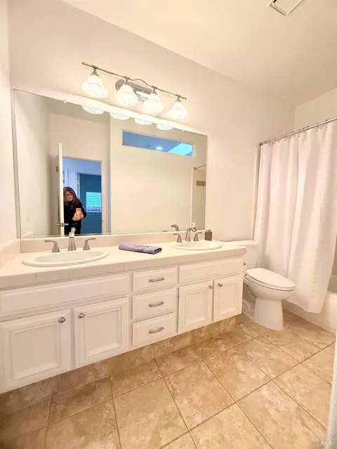 Bath - 1717 Brompton St, Petaluma, CA 94954 photo 3 of 3