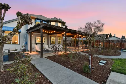 Exterior - 9475 Victoria Ln, Windsor, CA 95492 photo 7 of 27