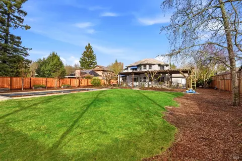 Exterior - 9475 Victoria Ln, Windsor, CA 95492 photo 16 of 27