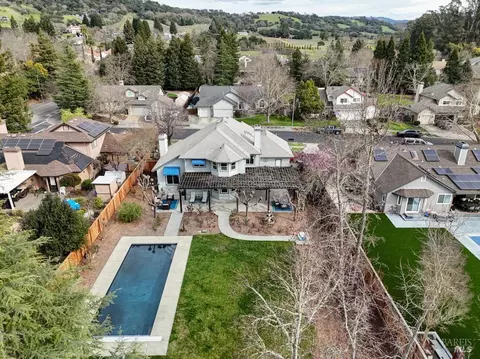 View/Area - 9475 Victoria Ln, Windsor, CA 95492 photo 3 of 6