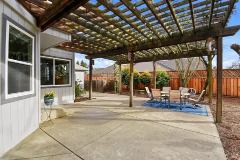 Exterior - 9475 Victoria Ln, Windsor, CA 95492 photo 12 of 27