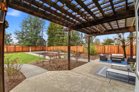 Exterior - 9475 Victoria Ln, Windsor, CA 95492 photo 11 of 27