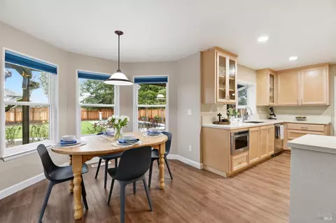 Dining - 9475 Victoria Ln, Windsor, CA 95492 photo 1 of 4