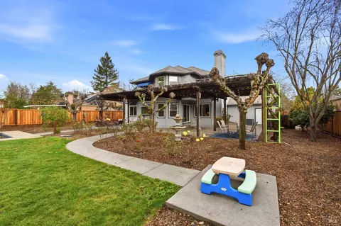 Exterior - 9475 Victoria Ln, Windsor, CA 95492 photo 15 of 27