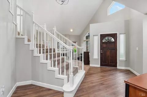 Entry Way - 9475 Victoria Ln, Windsor, CA 95492 photo 3 of 6