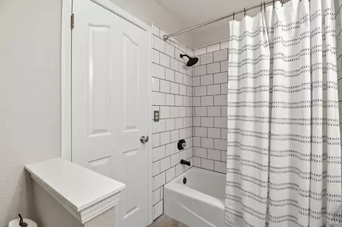 Bath - 9475 Victoria Ln, Windsor, CA 95492 photo 5 of 6