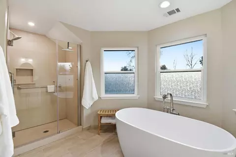 Bath - 9475 Victoria Ln, Windsor, CA 95492 photo 3 of 6