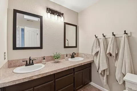 Bath - 9475 Victoria Ln, Windsor, CA 95492 photo 4 of 6