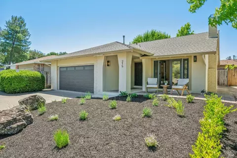 215 Hemlock Dr, Healdsburg, CA 95448