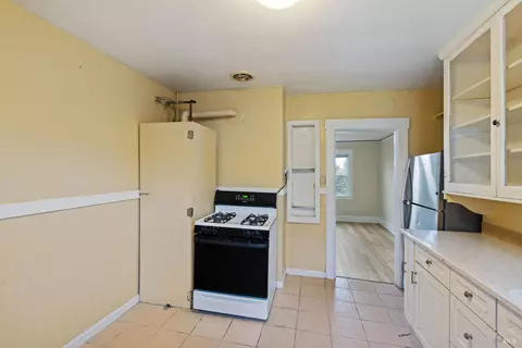 Kitchen - 12 Daniels Ave, Vallejo, CA 94590 photo 5 of 6