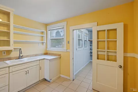 Kitchen - 12 Daniels Ave, Vallejo, CA 94590 photo 4 of 6