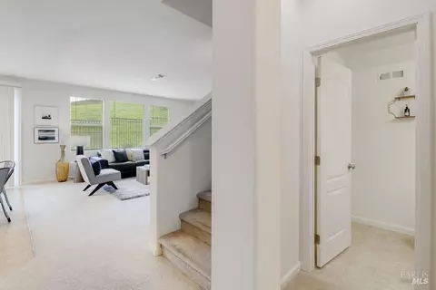 Entry Way - 6606 Deerfield Dr, Vallejo, CA 94591 photo 5 of 11