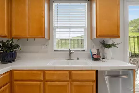 Kitchen - 6606 Deerfield Dr, Vallejo, CA 94591 photo 7 of 8