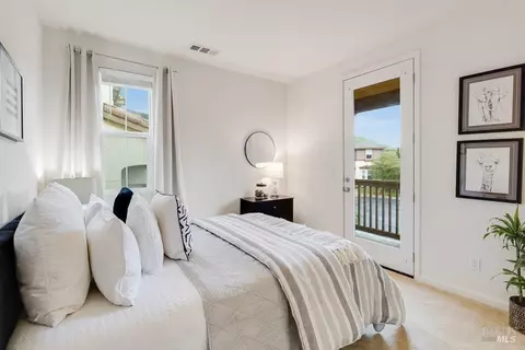 Bedroom - 6606 Deerfield Dr, Vallejo, CA 94591 photo 6 of 9
