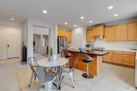 Kitchen - 6606 Deerfield Dr, Vallejo, CA 94591 photo 4 of 8
