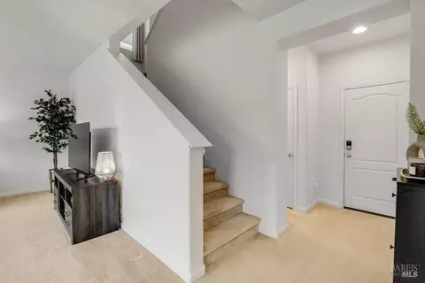 Entry Way - 6606 Deerfield Dr, Vallejo, CA 94591 photo 4 of 11