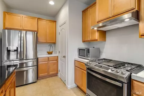Kitchen - 6606 Deerfield Dr, Vallejo, CA 94591 photo 6 of 8