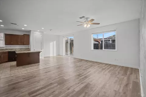 560 Syracuse Ln, Dixon, CA 95620 photo 4