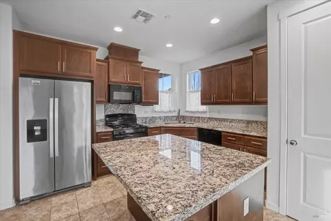560 Syracuse Ln, Dixon, CA 95620 photo 5