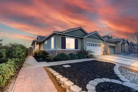 560 Syracuse Ln, Dixon, CA 95620