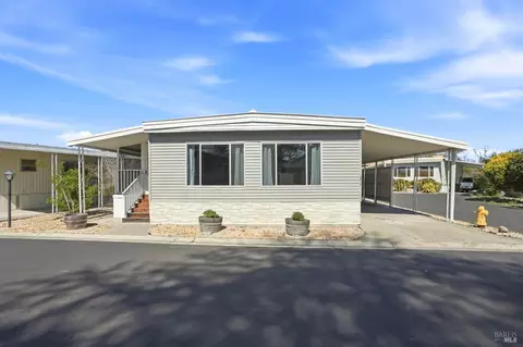59 Colonial Park Dr, Santa Rosa, CA 95403