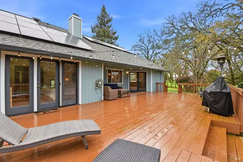 Exterior - 9595 Meadow Pl, Windsor, CA 95492 photo 4 of 11
