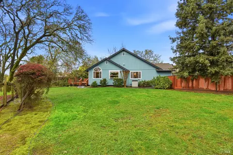 Exterior - 9595 Meadow Pl, Windsor, CA 95492 photo 11 of 11