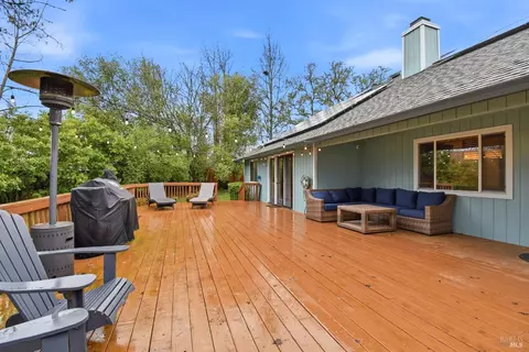 Exterior - 9595 Meadow Pl, Windsor, CA 95492 photo 5 of 11