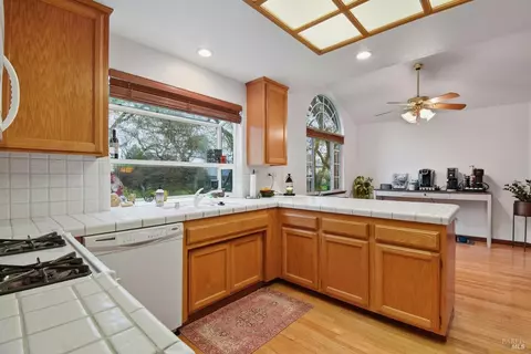 Kitchen - 9595 Meadow Pl, Windsor, CA 95492 photo 1 of 2