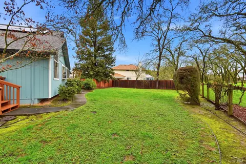 Exterior - 9595 Meadow Pl, Windsor, CA 95492 photo 9 of 11