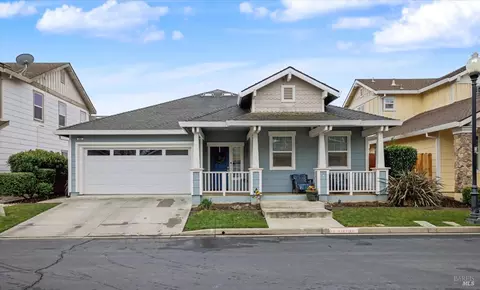 984 Countrywood Cir, Vacaville, CA 95687