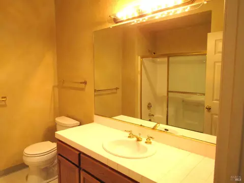 Bath - 657 Cherry Ave, Sonoma, CA 95476 photo 2 of 3