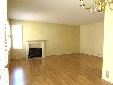 Living - 657 Cherry Ave, Sonoma, CA 95476 photo 2 of 2