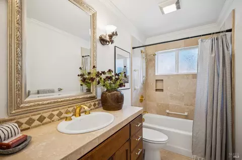 Bath - 3 Longfellow Rd, Mill Valley, CA 94941 photo 2 of 5