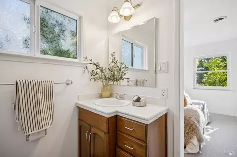 Bath - 3 Longfellow Rd, Mill Valley, CA 94941 photo 5 of 5